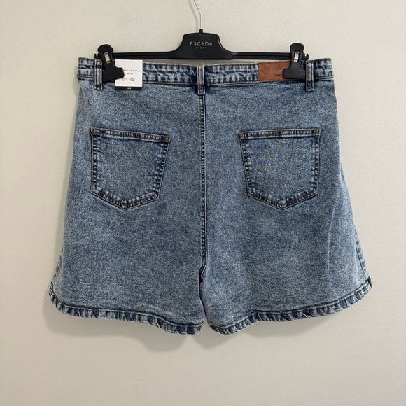 Hustle N Holla NWT Denim Flare Shorts - Picture 3 of 6
